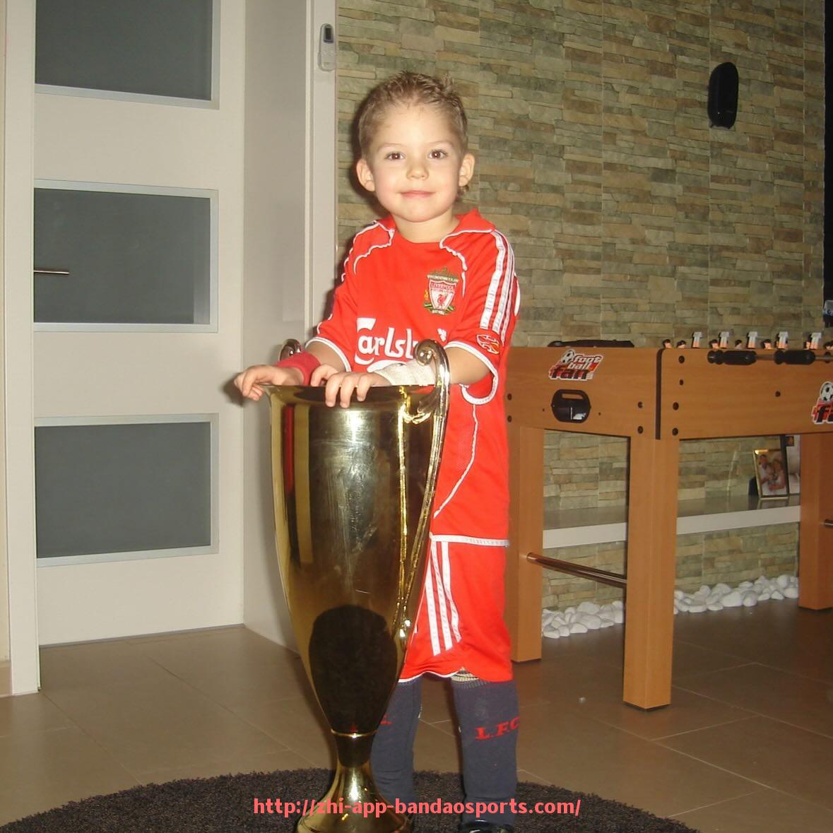 半岛体育app-喜欢足球的CBA球员名单：篮球场上的足球迷与运动员